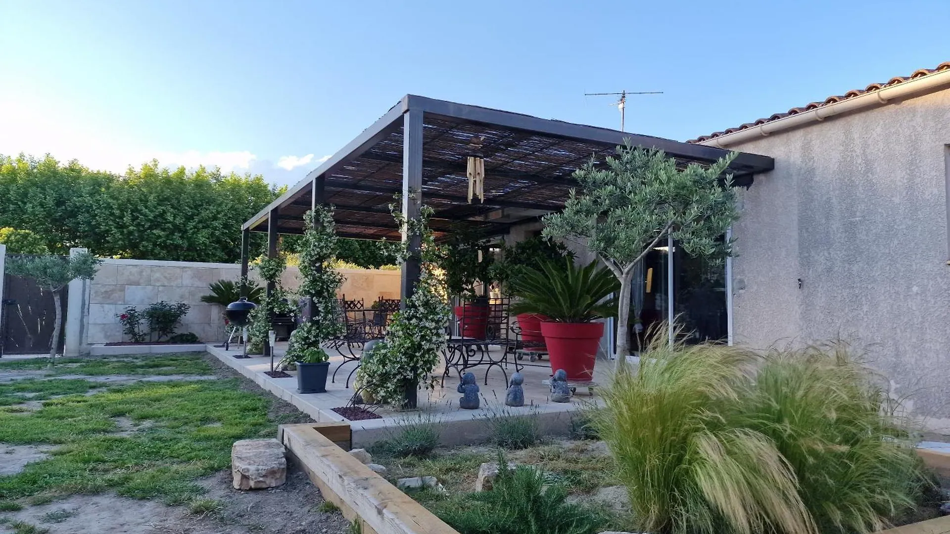 Holiday home La Maison Du Bonheur Caumont-sur-Durance